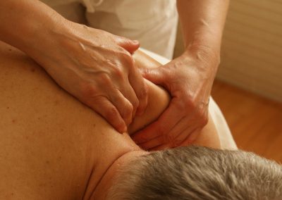 Patient en thérapie avec kinésithérapeute Vanessa Paque