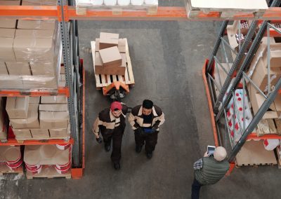 Entrepôt de biens en système libre-service